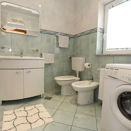 Apartment Bojan With Terrace And Sea View *